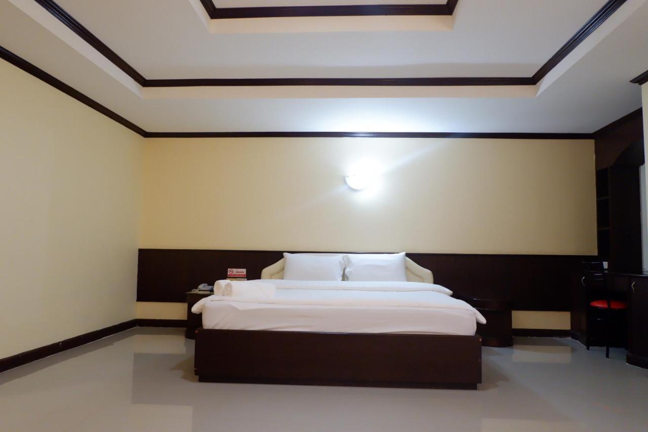 Auychai Grand Hotel Lang Suan Exterior photo