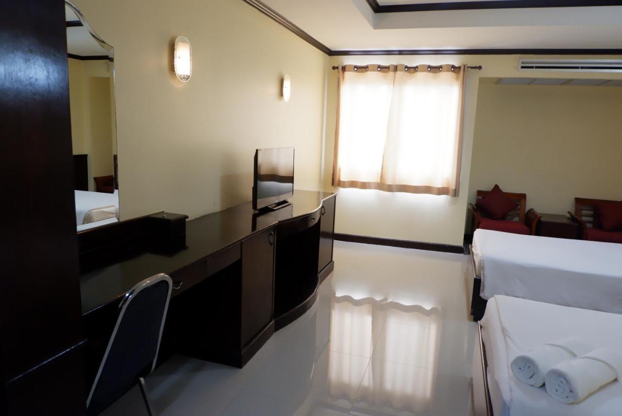 Auychai Grand Hotel Lang Suan Exterior photo